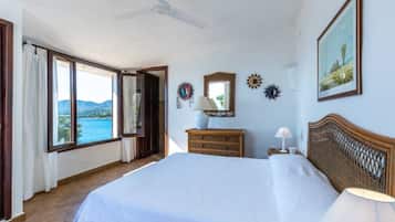 5 Schlafzimmer, Schreibtisch, Bügeleisen/Bügelbrett, WLAN