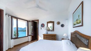 Unclassified image, 5 of 44, button - Villa Renata: Sunset Over the Sea, Direct Coastal Access, Pool & Panoramic Terraces (Torre delle Stelle)