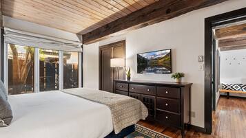 2 bedrooms, desk, iron/ironing board, travel cot