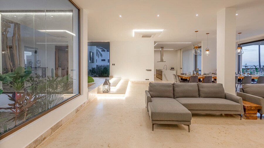 6BR Oceanfront Bliss With Private Chef and Pool