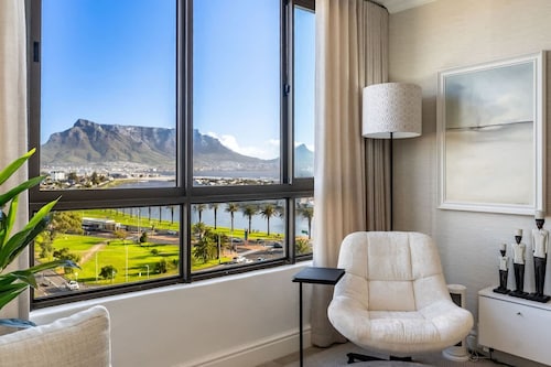 Modern 1 bed Table Mountain View Hideaway