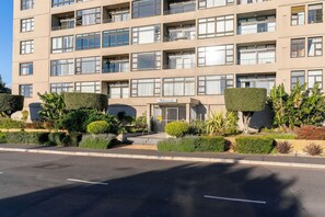 Apartment, Smoking | 1 bedroom, Internet