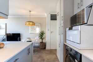 Apartment, Smoking | 1 bedroom, Internet - Modern 1 bed Table Mountain View Hideaway (Cape Town)