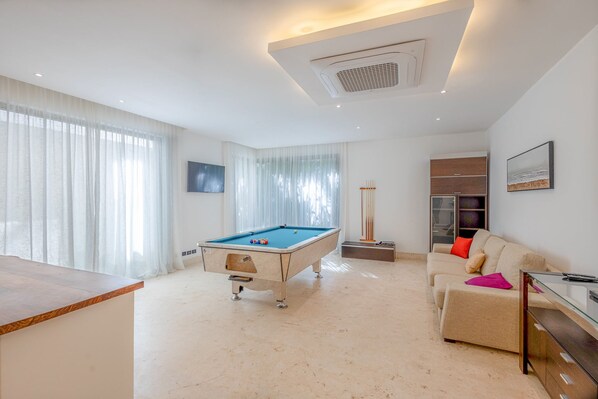 Villa | 7 bedrooms, Internet