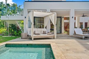 Villa | 5 bedrooms - Contemporary 5 BR Luxury Golf Villa w Large Pool (Punta Cana)