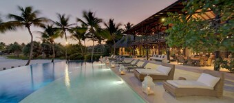 6 BR Beachfront Lush Oasis