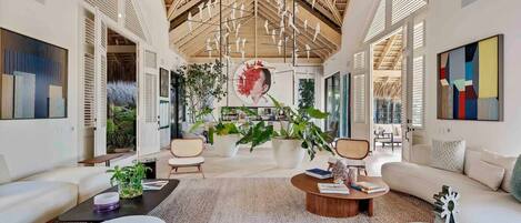 8 habitaciones y acceso a internet