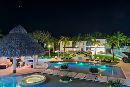 8 habitaciones