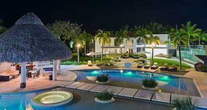 Luxurious 8-bedroom Dreamy Villa