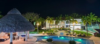 Luxurious 8-bedroom Dreamy Villa