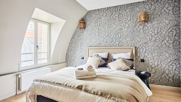 Apartment | 3 bedrooms, laptop workspace, iron/ironing board, bed sheets