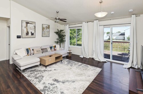 Spacious 3BR/2BA Getaway in Des Moines