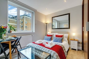 1 habitación, tabla de planchar con plancha, wifi y ropa de cama