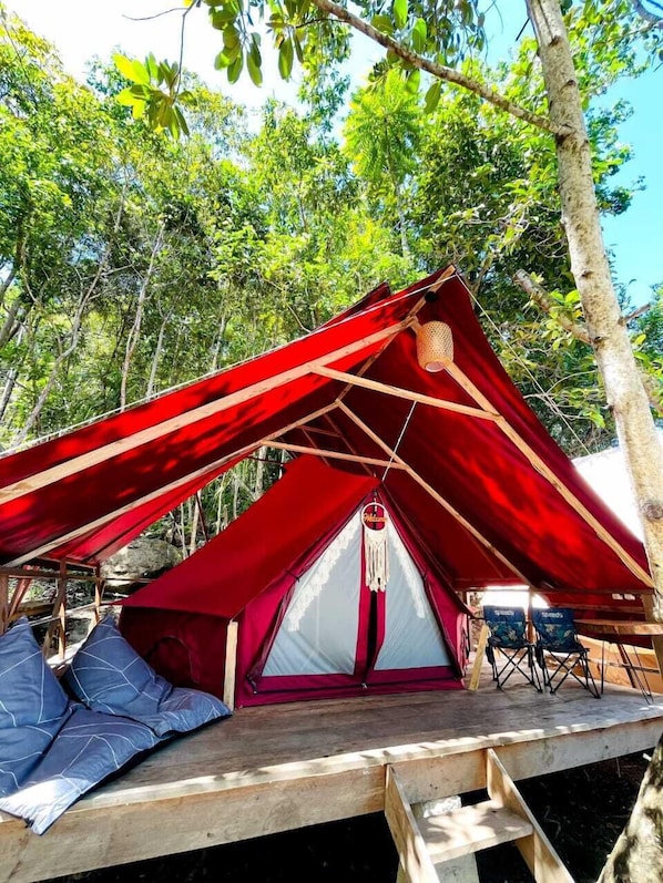 Romanttinen telttamajoitus, rantanäköala | Terassi/patio