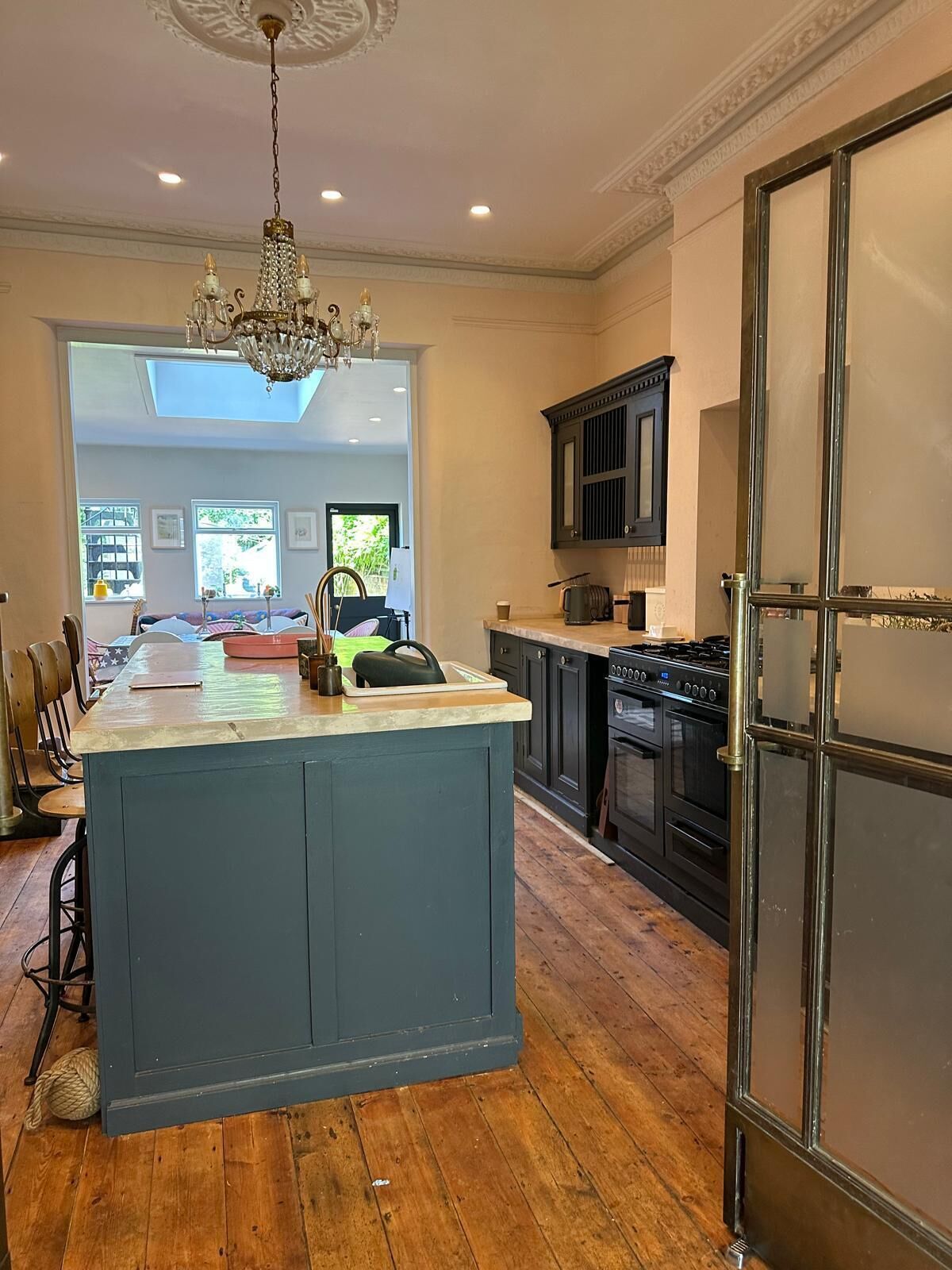 Micro-ondes, four, plaque de cuisson, lave-vaisselle