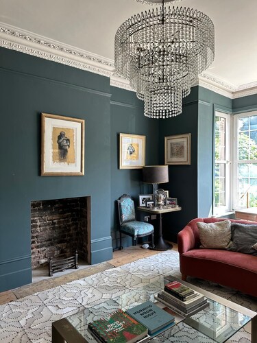 Bright 6 Bedroom Family House West London . Parking, Fast links with Heathrow.