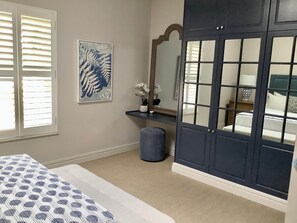 4 bedrooms, desk, iron/ironing board, free WiFi