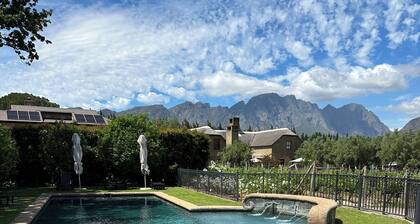 Luxury House + Pool situated amongst vine's & olive trees, exclusive domaine