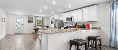 ميكروويف، فرن، موقد طهي مسطح، غسالة أطباق