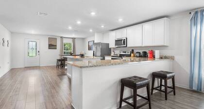 Oaks Retreat near Florida Horse Park Ocala — Fenced Yard, 3BR/2BA