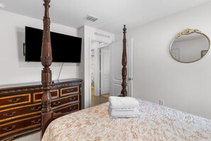 3 chambres, fer et planche à repasser, Wi-Fi, draps fournis
