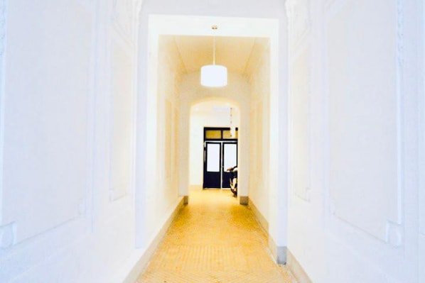 Interior - Affordable 2BR +1LR 10 Min to St. Stephen's (Vienna)