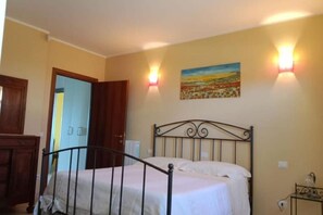 3 makuuhuonetta, silitysrauta/-lauta, Wi-Fi, vuodevaatteet