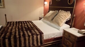 Deluxe Suite, 1 Queen Bed, Balcony, Mountain View | Egyptian cotton sheets, premium bedding, down comforters