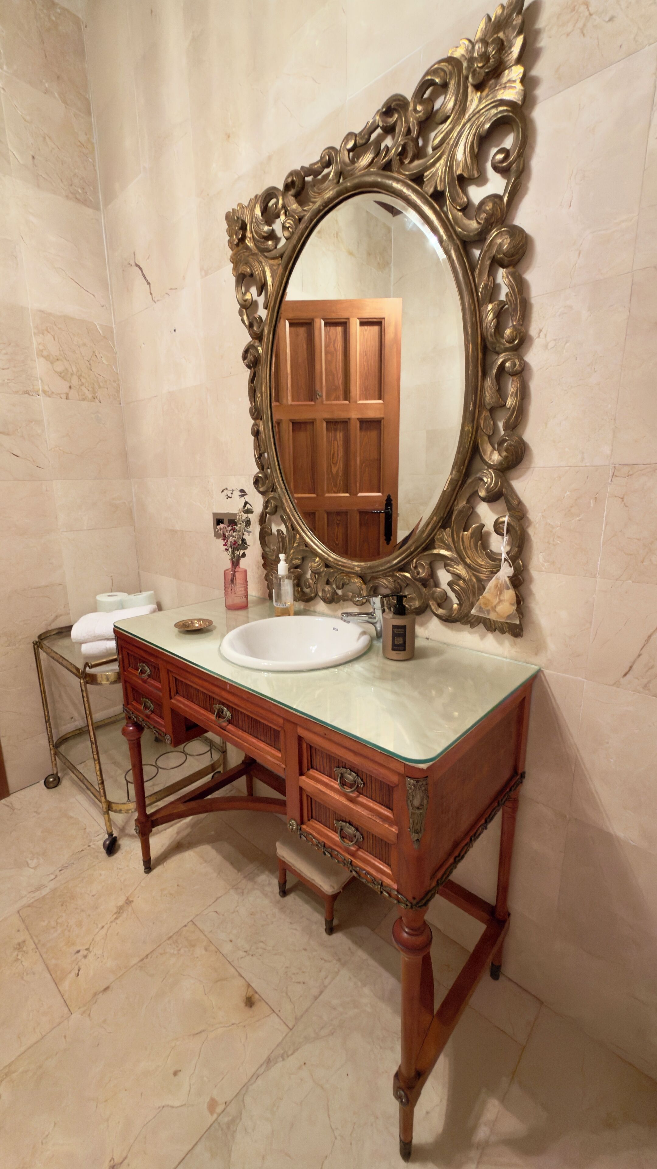 Suite Deluxe, 1 cama de matrimonio, balcón, vistas a la montaña | Baño | Ducha y cabezal de ducha tipo lluvia