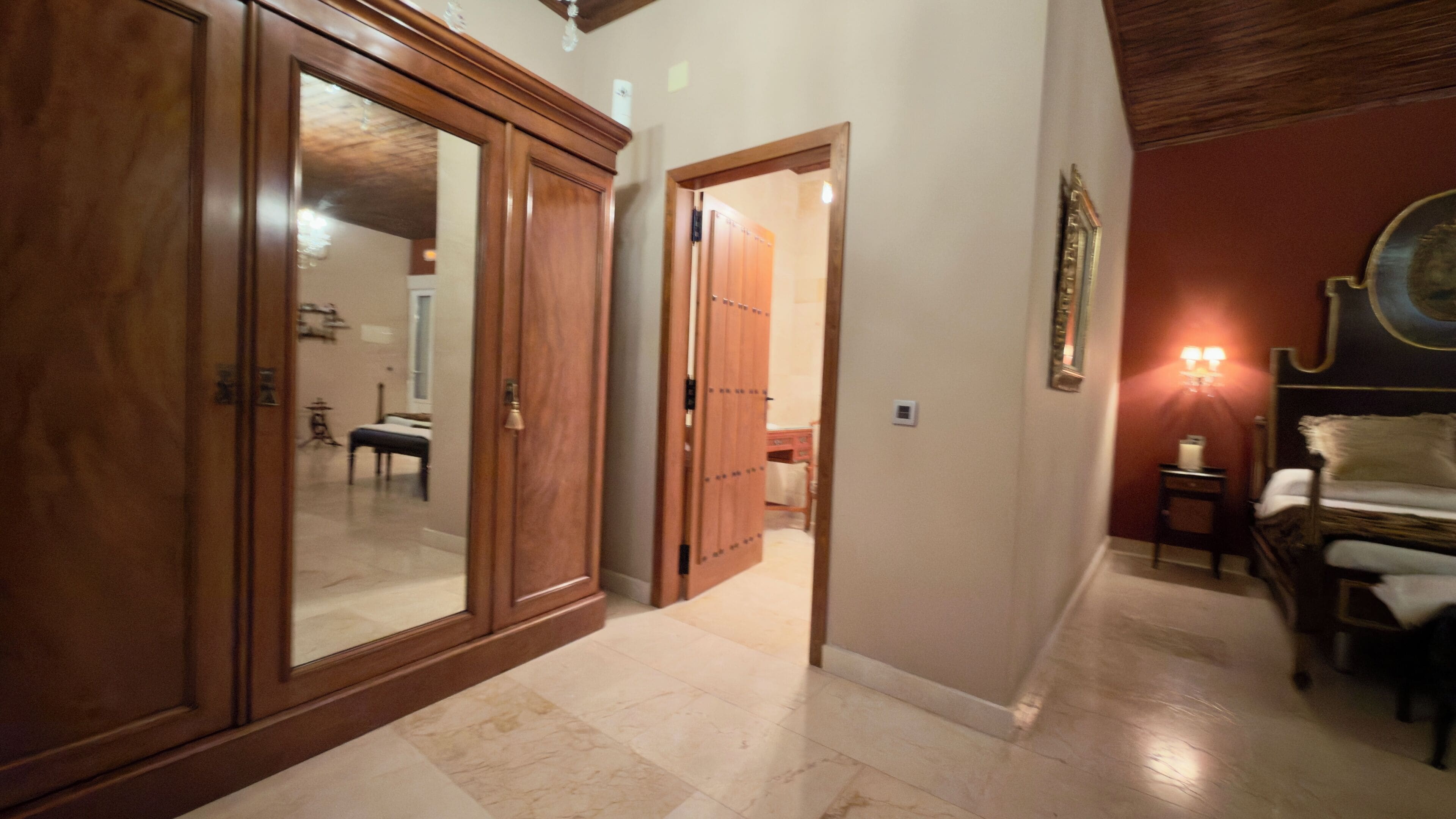 Suite – deluxe, 1 queensize-seng, balkong, fjellutsikt | Sengetøy i egyptisk bomull, sengetøy av topp kvalitet og dundyner