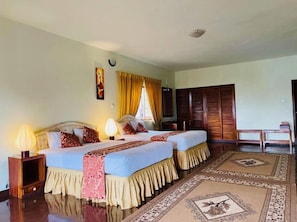 Quarto família, sacada, vista para a montanha | Wi-Fi de cortesia