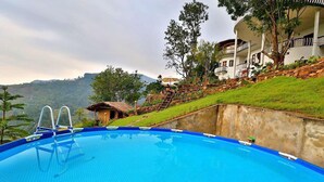 Infinity pool - The - Hideaway Ella (Ella)
