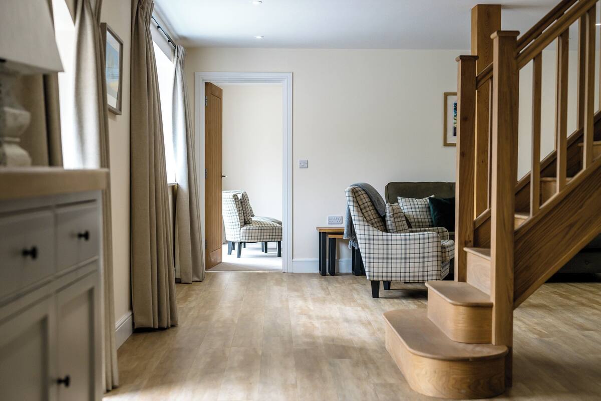 Deluxe Cottage, 3 Bedrooms, Hot Tub | Desk, blackout drapes, iron/ironing board, WiFi (free)