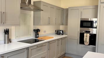 Chepstow - Pet Friendly Family Cottage | Dineren in de kamer