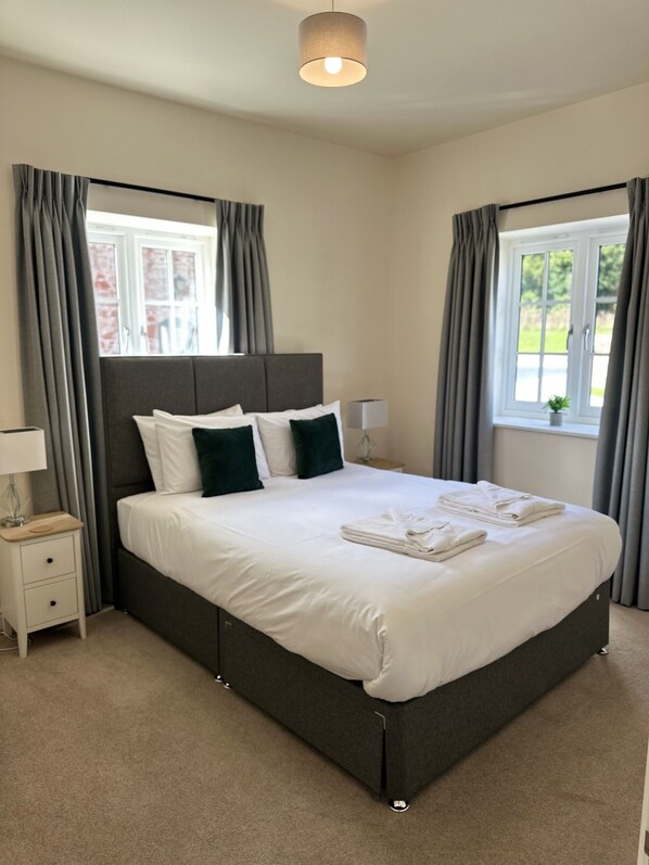 Doncaster- Pet Friendly Family House | Cortinas blackout, tabla de planchar con plancha y wifi gratis 