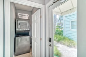 Interior - Adorable Upstairs 2 BR Nantucket 6AB (Destin)