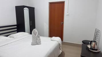 Standard Quadruple Room, City View | Free WiFi, bed sheets