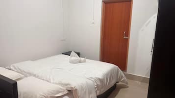 Chambre Double Standard, vue ville | Wi-Fi gratuit, draps fournis