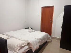 Quarto casal standard, vista para a cidade | Wi-Fi de cortesia, roupa de cama