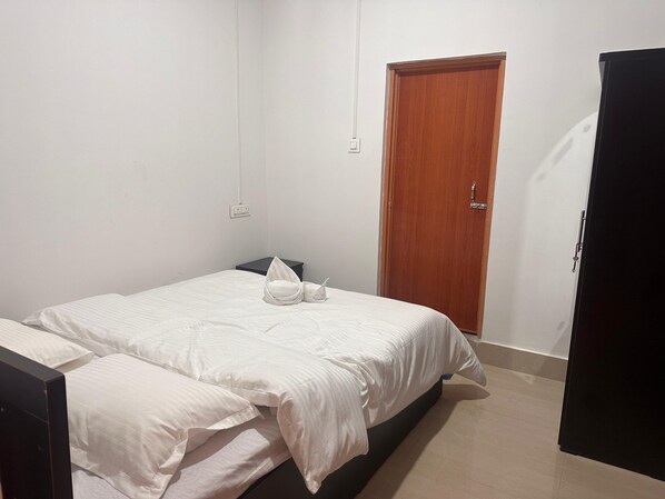 Habitación estándar doble, vistas a la ciudad | Wifi gratis y ropa de cama