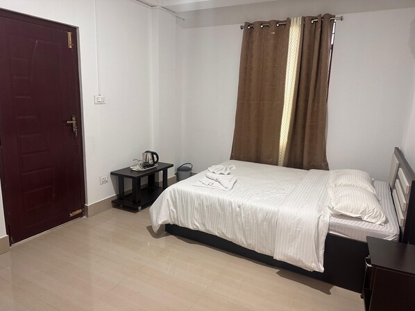 Quarto casal standard, vista para a cidade | Wi-Fi de cortesia, roupa de cama
