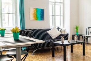 Dining - Elegant 4-Apt Collection Perfect Extended Stays (Wien)