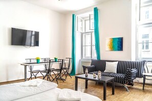 Smart TV - Elegant 4-Apt Collection Perfect Extended Stays (Wien)