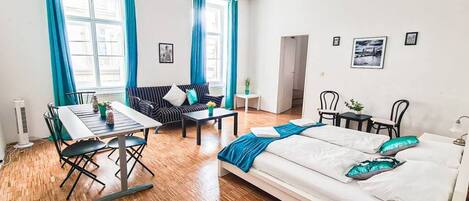 5 bedrooms, iron/ironing board, WiFi, bed sheets