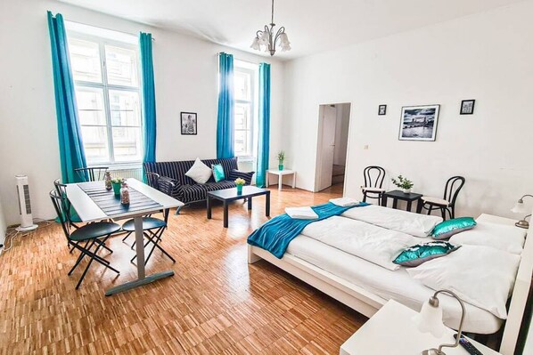 5 bedrooms, iron/ironing board, WiFi, bed sheets