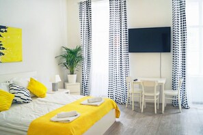 5 bedrooms, WiFi, bed sheets