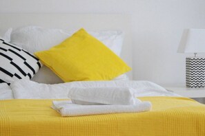 3 habitaciones, tabla de planchar con plancha, wifi y ropa de cama 