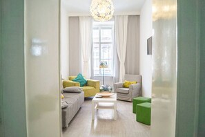 Smart TV - 3 Elegant Apartments Ideal for Long Stays (Wien)