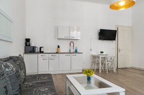 Smart TV - 3 Elegant Apartments Ideal for Long Stays (Wien)