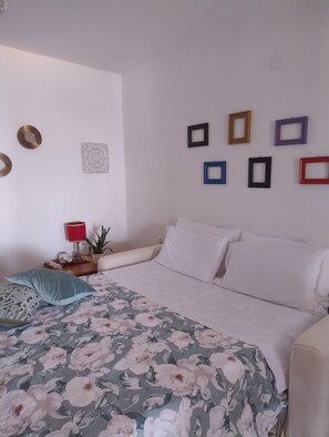 2 chambres, fer et planche à repasser, Wi-Fi, draps fournis